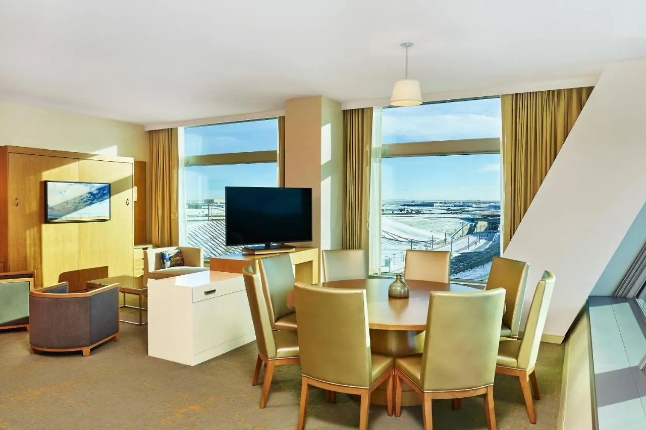 The Westin Denver International Airport 4*,