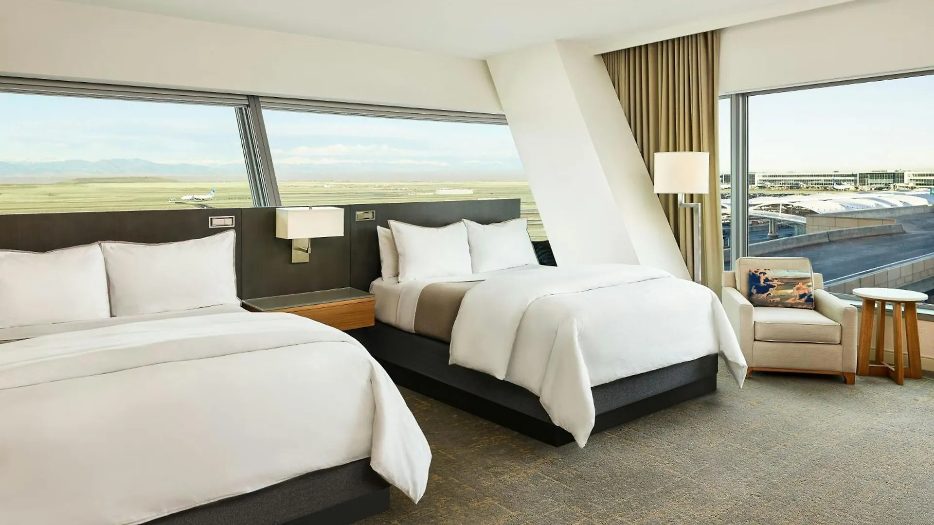 The Westin Denver International Airport 4*,